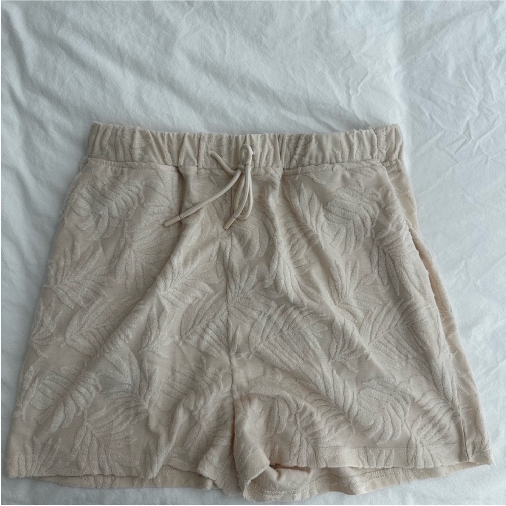 Avec Les Filles Cream Leaf Pattern Button-Down Shirt and Shorts Set - Relaxed - Picture 5 of 8